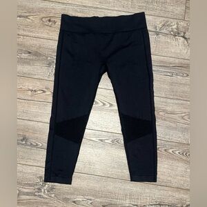 Fabletics medium cropped leggings with netted area